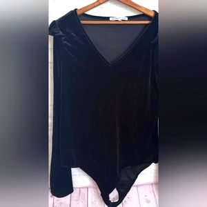 Ladies Celebrity Pink Black Velour/Velvet Long SLV Vneck ruffle Sexy Body Top LG